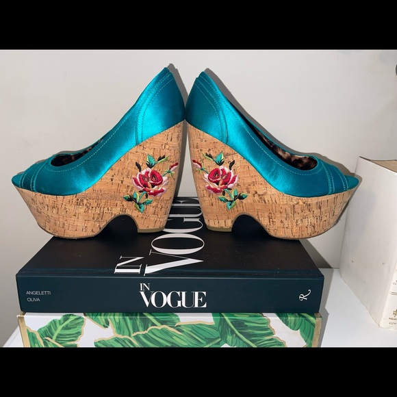 Betsy Johnson - Picture 3 of 3